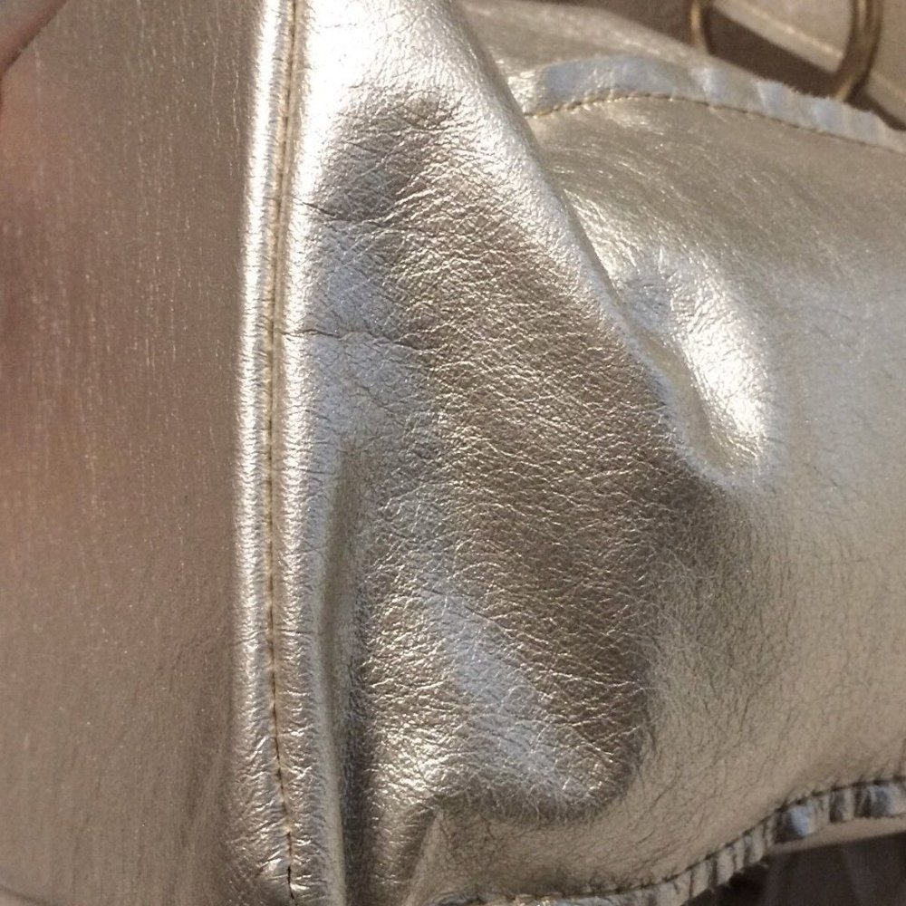 MARNIE BUGS JOSEPHINE HANDBAG IN METALLIC GOLD DISTRESSED LEATHER - Picture 5 of 10